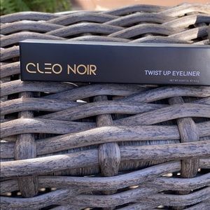 CLEO NOIR Purple Twist Up Mechanical Eyeliner